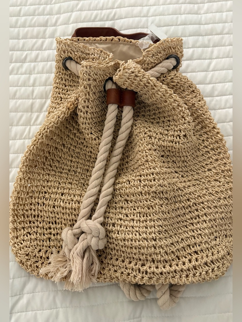 Woven Straw Drawstring Bucket Bag - backpack. Rope strap. NWT